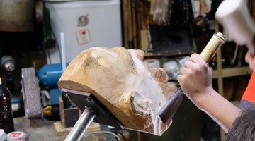 Arbeit an einer Maske