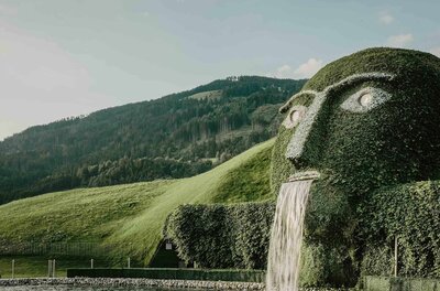 Riese im Sommer