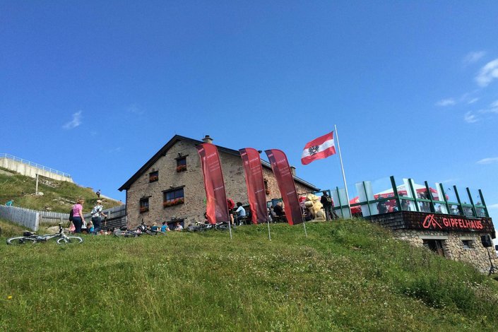 Gipfelhaus in summer