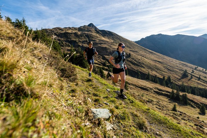 Paar beim Trailrunning