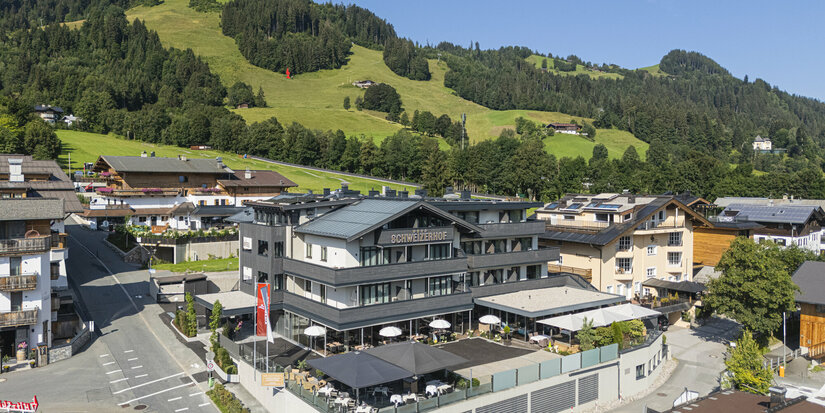 As a guest at the Schweizerhof, enjoy this golf paradise in the heart of the Alps
