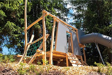 Klettergerüst im Wald