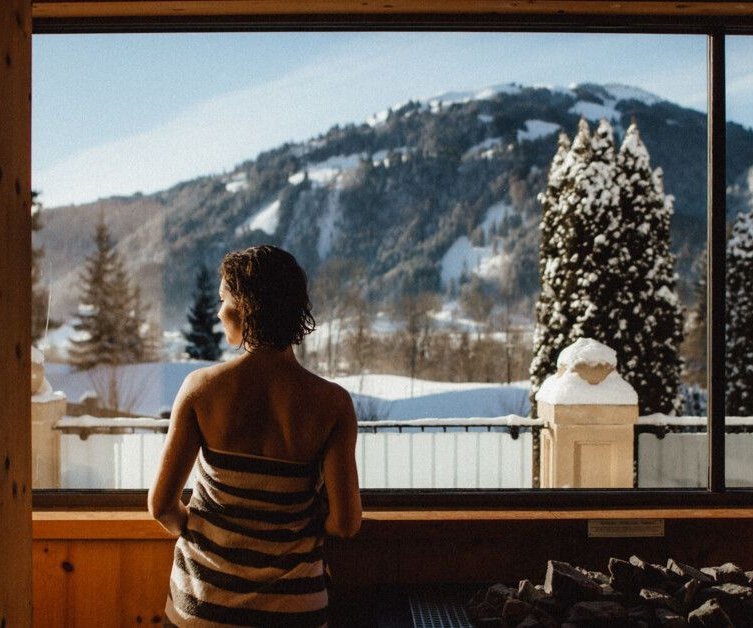 Eine Frau in der Sauna