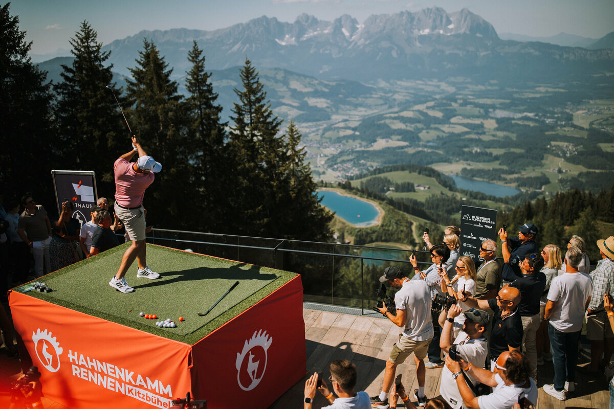 Des pros du golf lancent l'Austrian Alpine Open à Kitzbühel