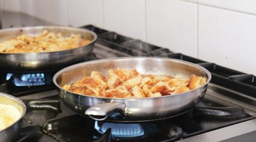 Kaiserschmarrn auf dem Herd