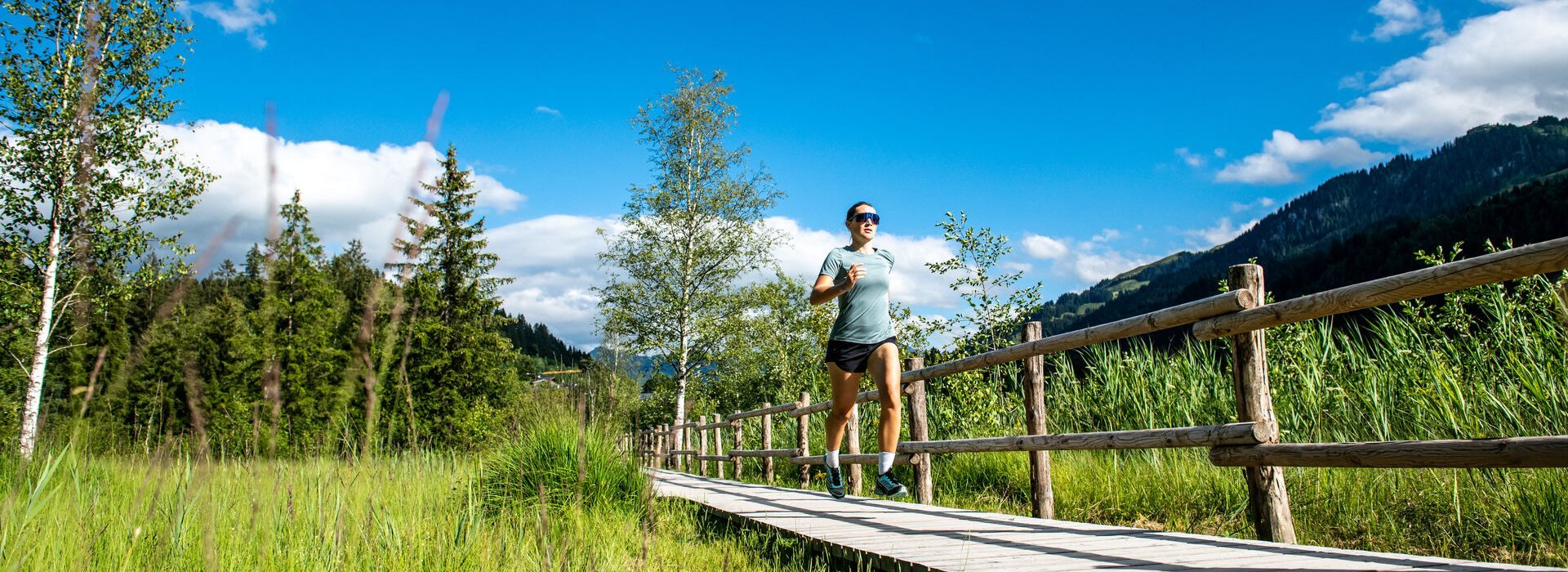 A women running at the Schwarzsee