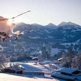 Winterurlaub in Kitzbühel - verschneite Innenstadt