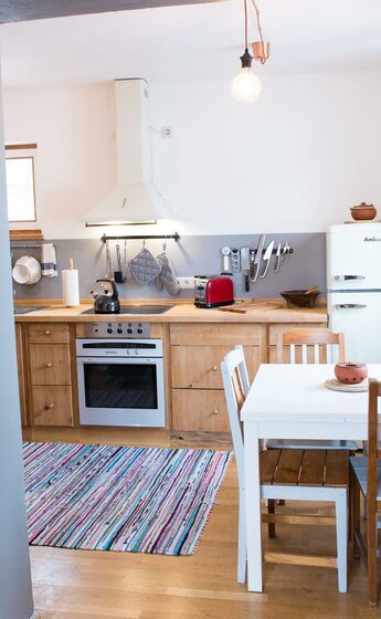 Kitzbühel Retro Apartment Küche Esstisch