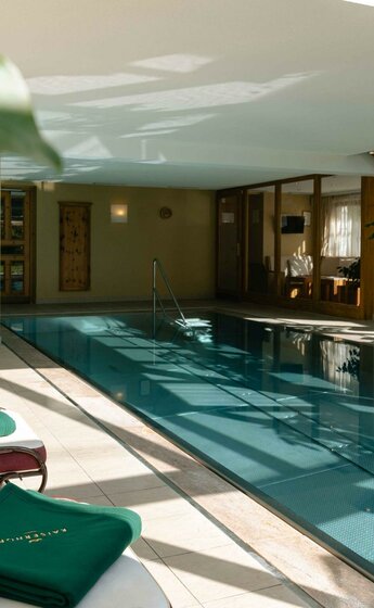 Hotel-Kaiserhof-Kitzbühel-Indoor-Pool