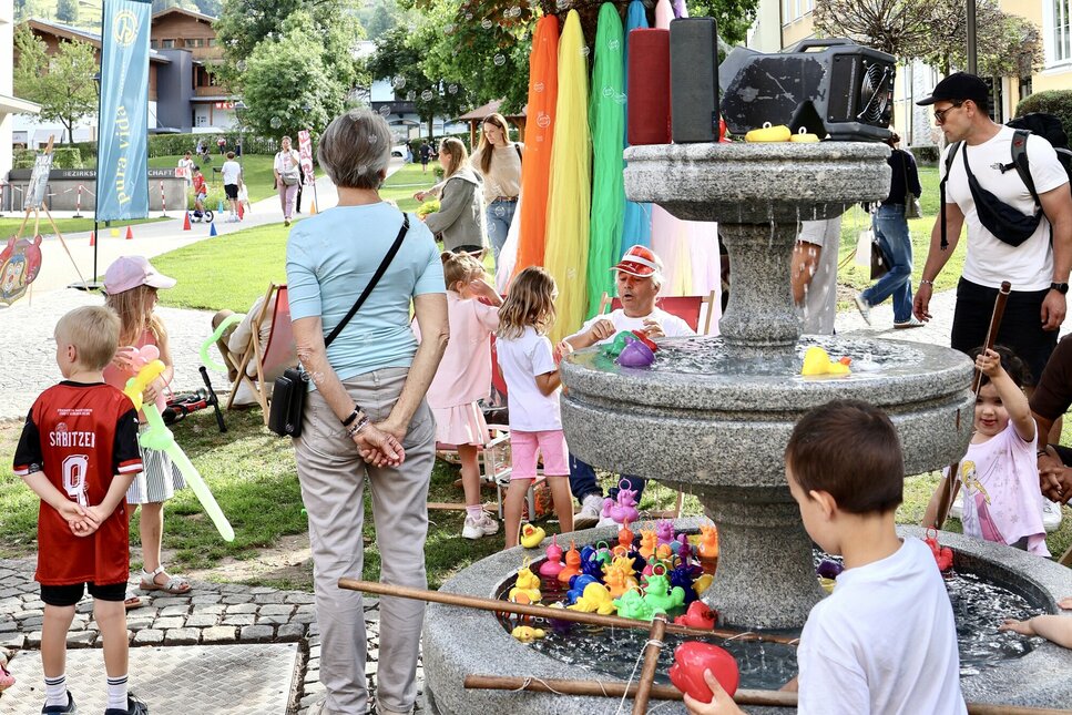 Buntes Kinderprogramm in der Stadt Kitzbühel