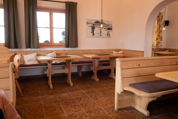 Tische in der Wagstättalm