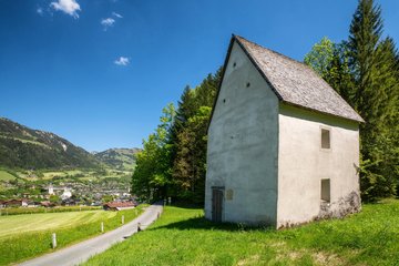 Haus neben Straße