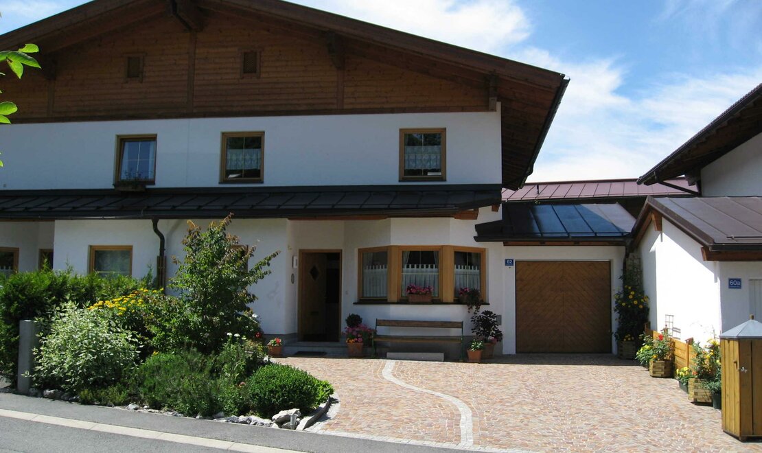 01 2015 05 08 Vorderseite Haus mit Eingang IMG_074