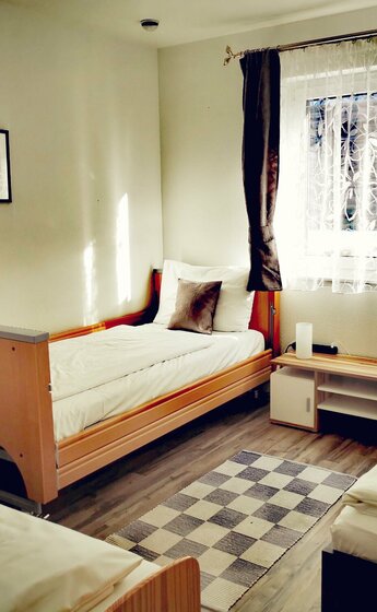 Schlafzimmer mit 3 Betten