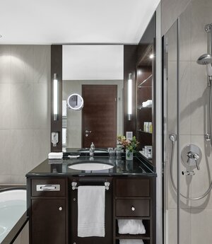 Lebenberg Zimmer Badezimmer Lebenberg Schlosshotel