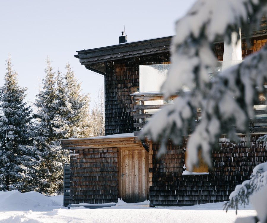 A modern Cottage in winter