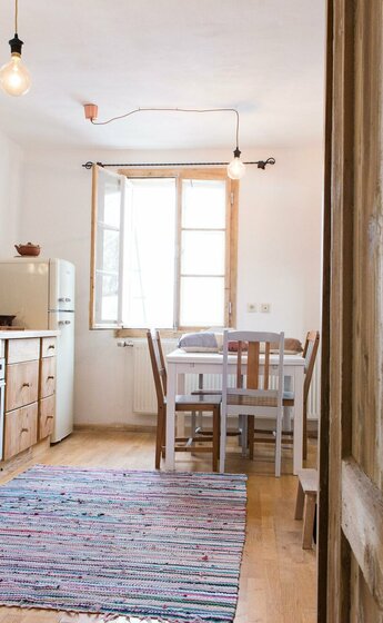 Kitzbühel Retro Apartment Küche Esstisch