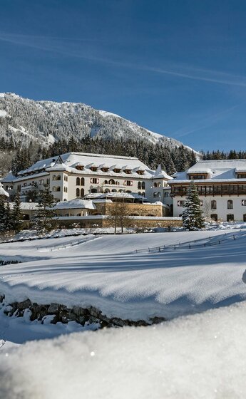 Hotelansicht Schlosshotel Kitzbühel Winter