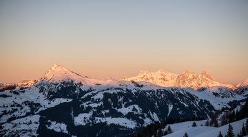 Sonnenlicht auf den Bergen