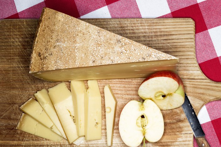 Cheese and apple for a  break 