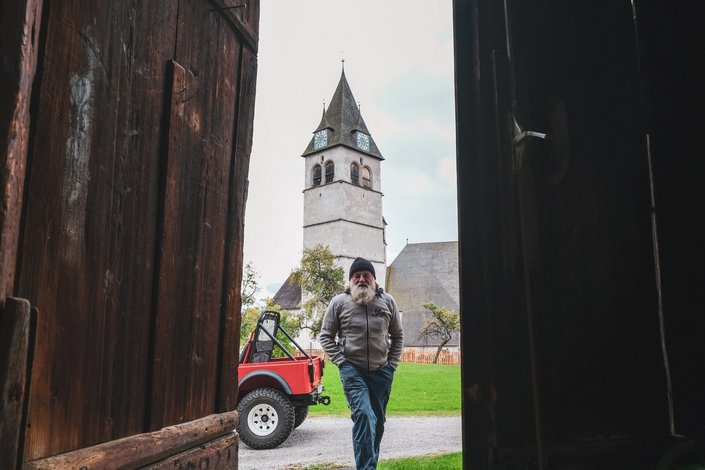 Sigi and a church