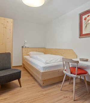 Zimmer 5_Extrazimmer mit großem Einzelbett