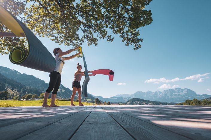 Women with sports mat