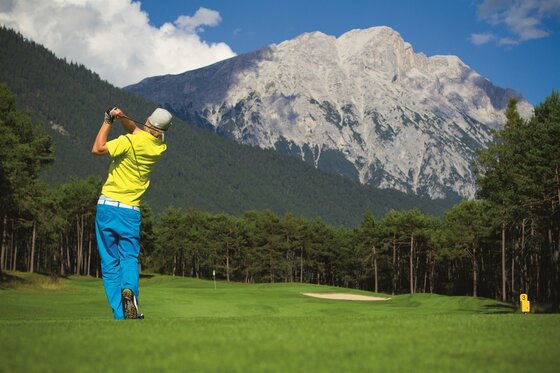 Golfer_Abschlag_Mieming