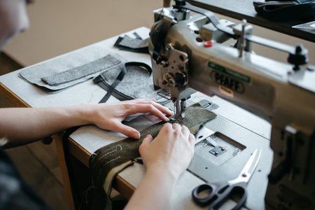 © Ian Ehm -&nbsp;Alle Frauenschuh-Kreationen werden in Österreich in Handarbeit produziert. 
