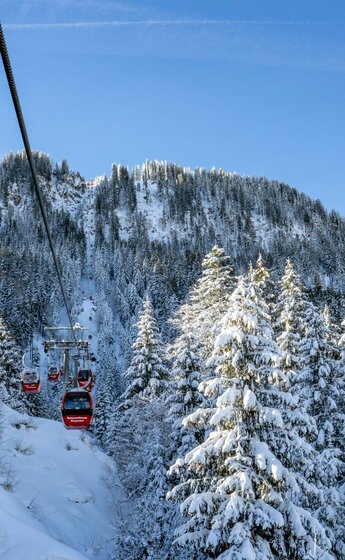 Landschaft Skigebiet Hahnenkamm Winter Gondel (c) 