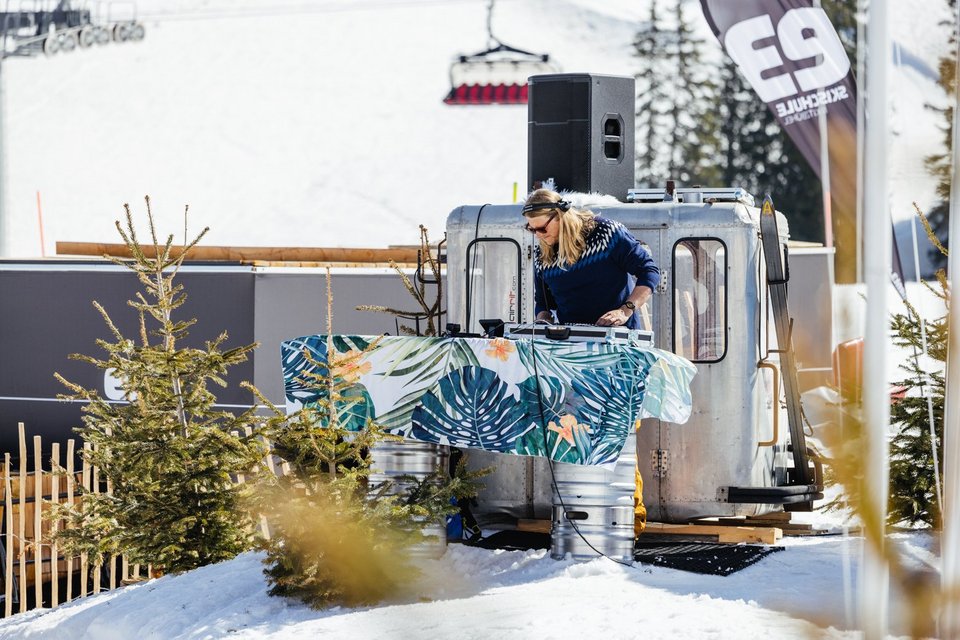 DJ hangs up on the ski slope