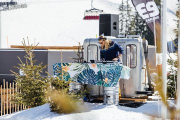 DJ hangs up on the ski slope