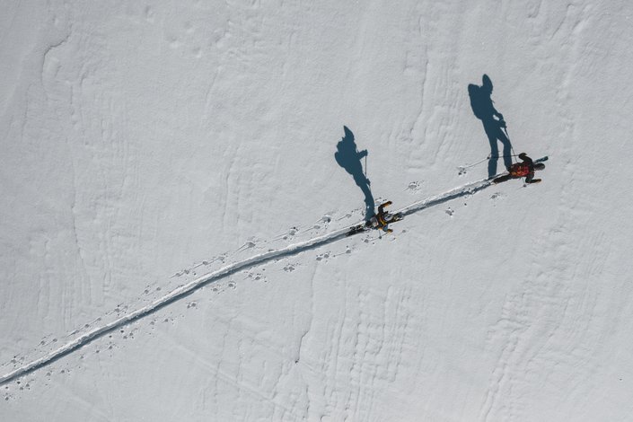 A couple skitouring 