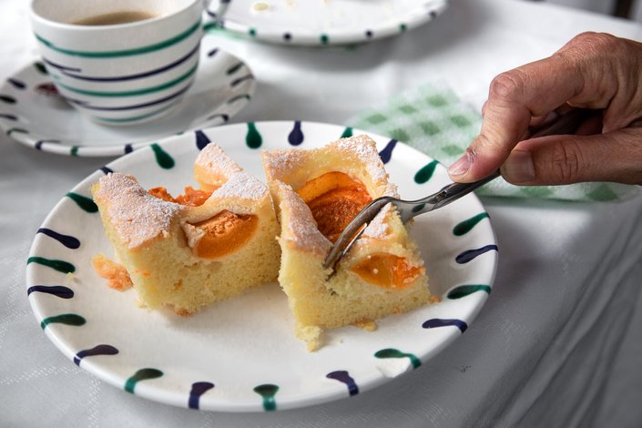 Erfolgszutat: Bio-Mehl und frische Marillen Resultat: ein luftiger Kuchentraum