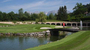 Wasserloch auf dem Golfplatz