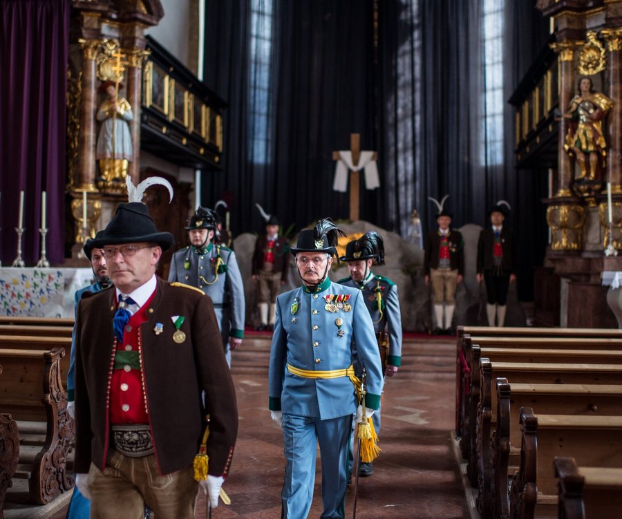 Ostern Menschen in der Kirche