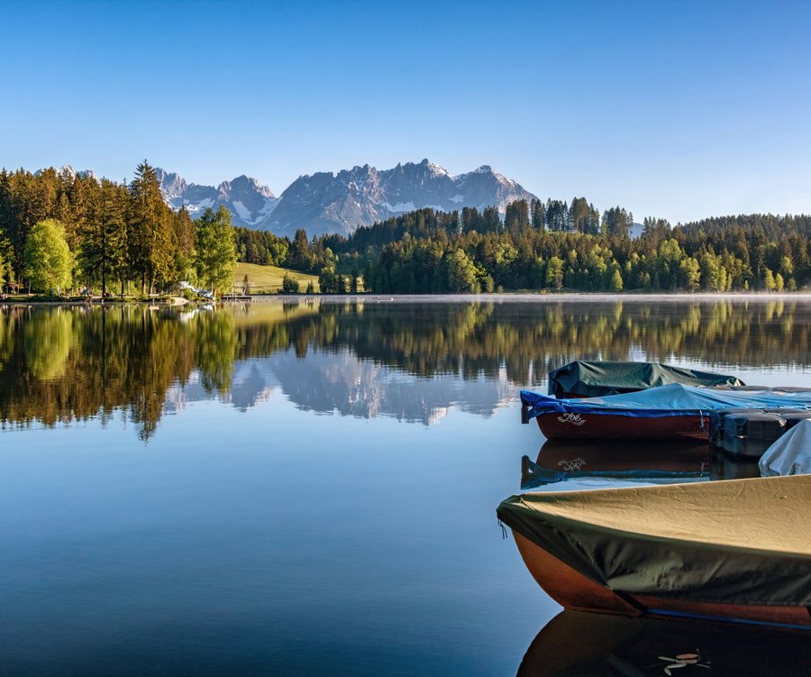 See mit Aussicht auf Berge