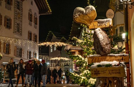 Beleuchtung des Weihnachtsmarkts