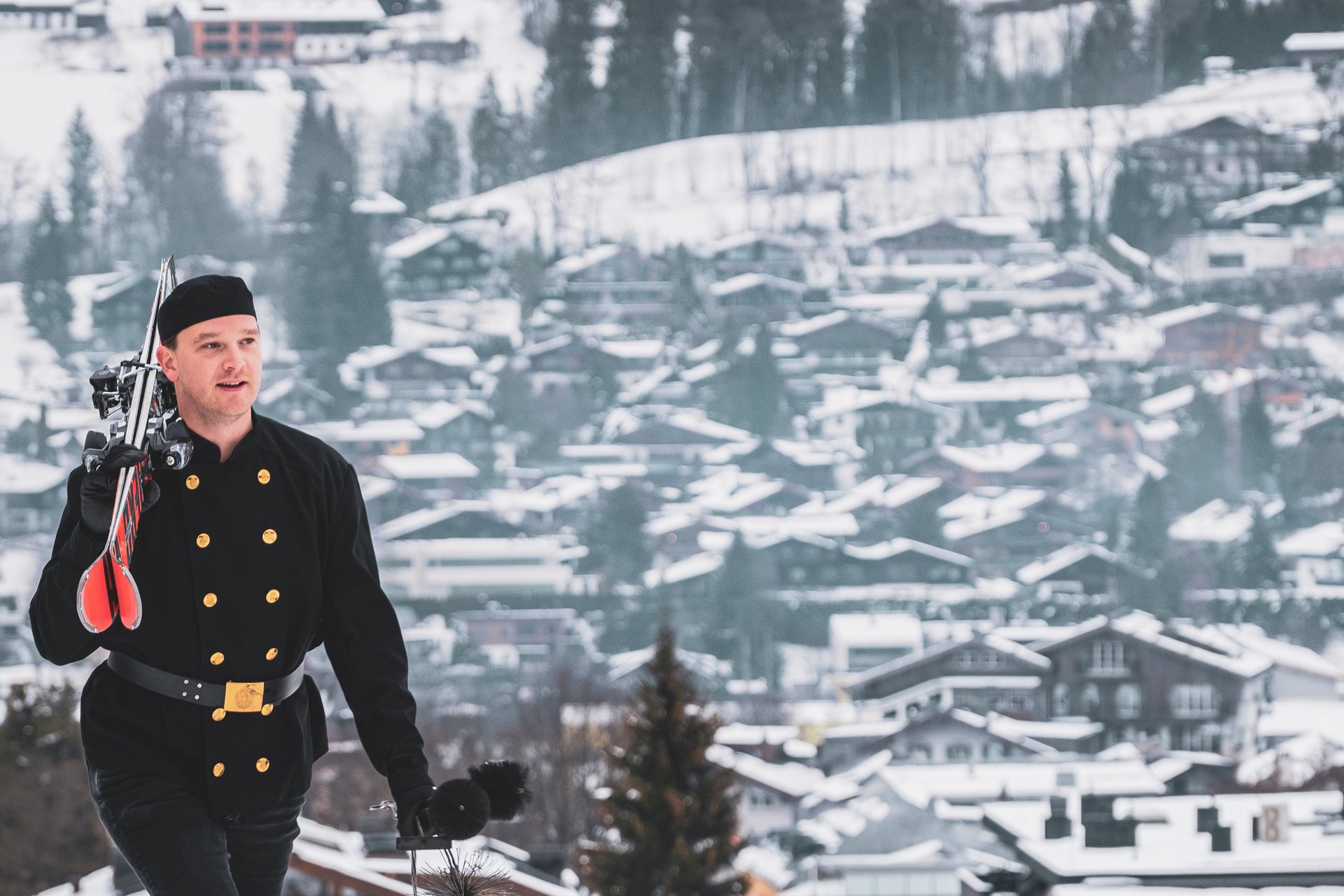 A chimney sweep on the way to the slope
