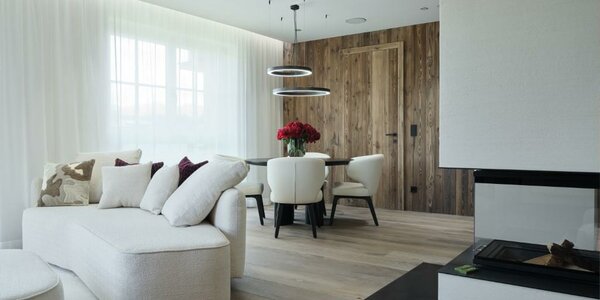 Suite 208 Wohn-Essbereich (Mittel)