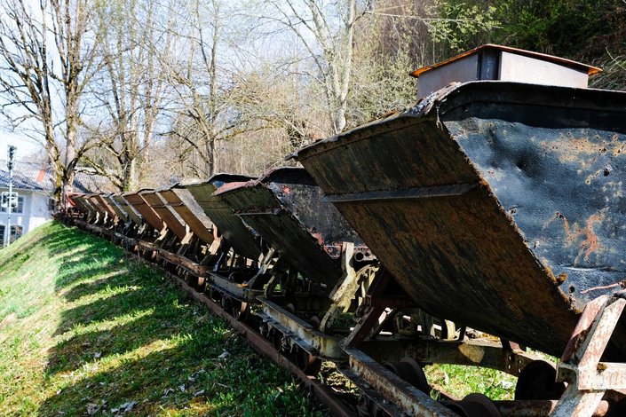 Stollen Wagen auf Schienen 