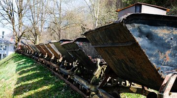 Stollen Wagen auf Schienen 