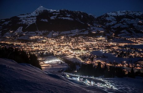 [Translate to EN:] Kitzbühel be Nacht