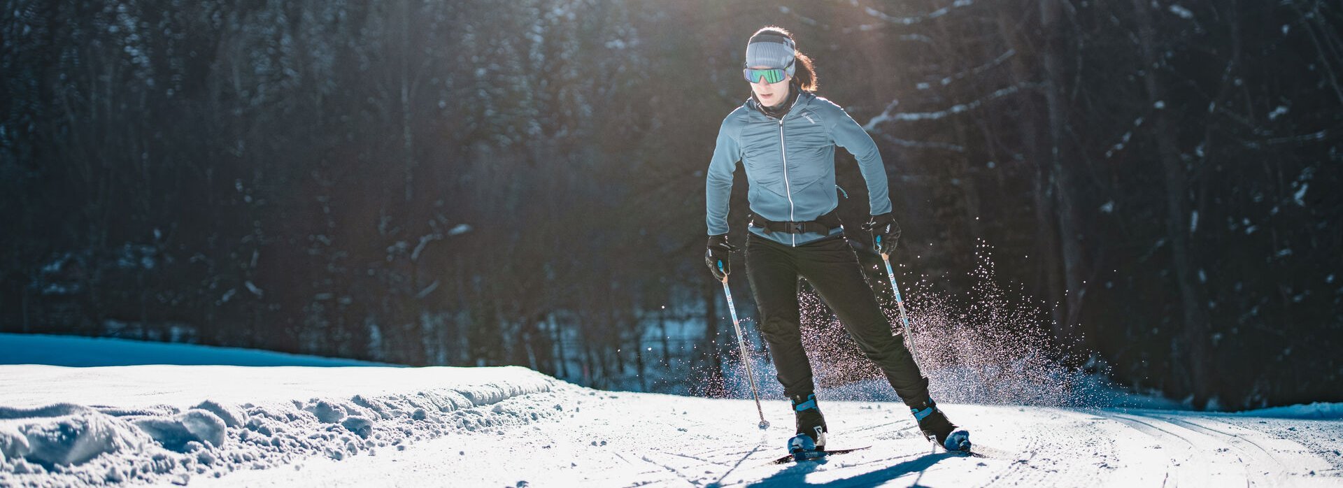 Women cross country skiing