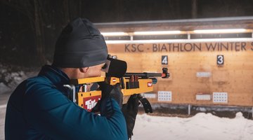 Toni beim Schießen