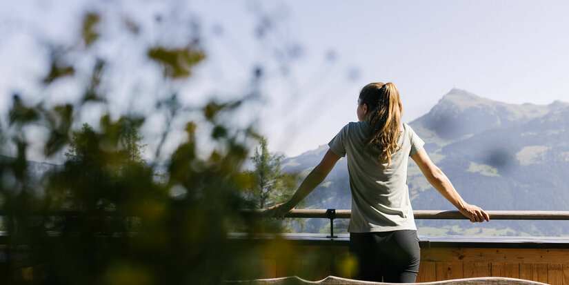 Discover Kitzbühel – Woman on a terrace