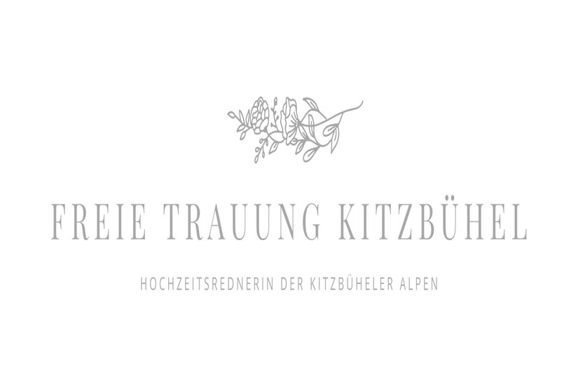 Ein schlichtes Logo für "Freie Trauung Kitzbühel". Es zeigt den Schriftzug und florale Elemente in einem eleganten Design.