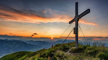 Berggipfel im Sonnenuntergang