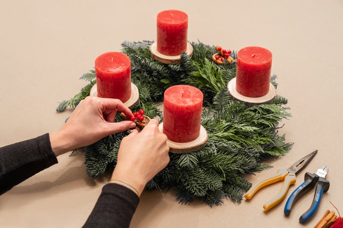 Adventkranz Basteln mit Kerzen