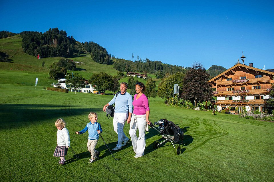 Familie am Golfplatz
